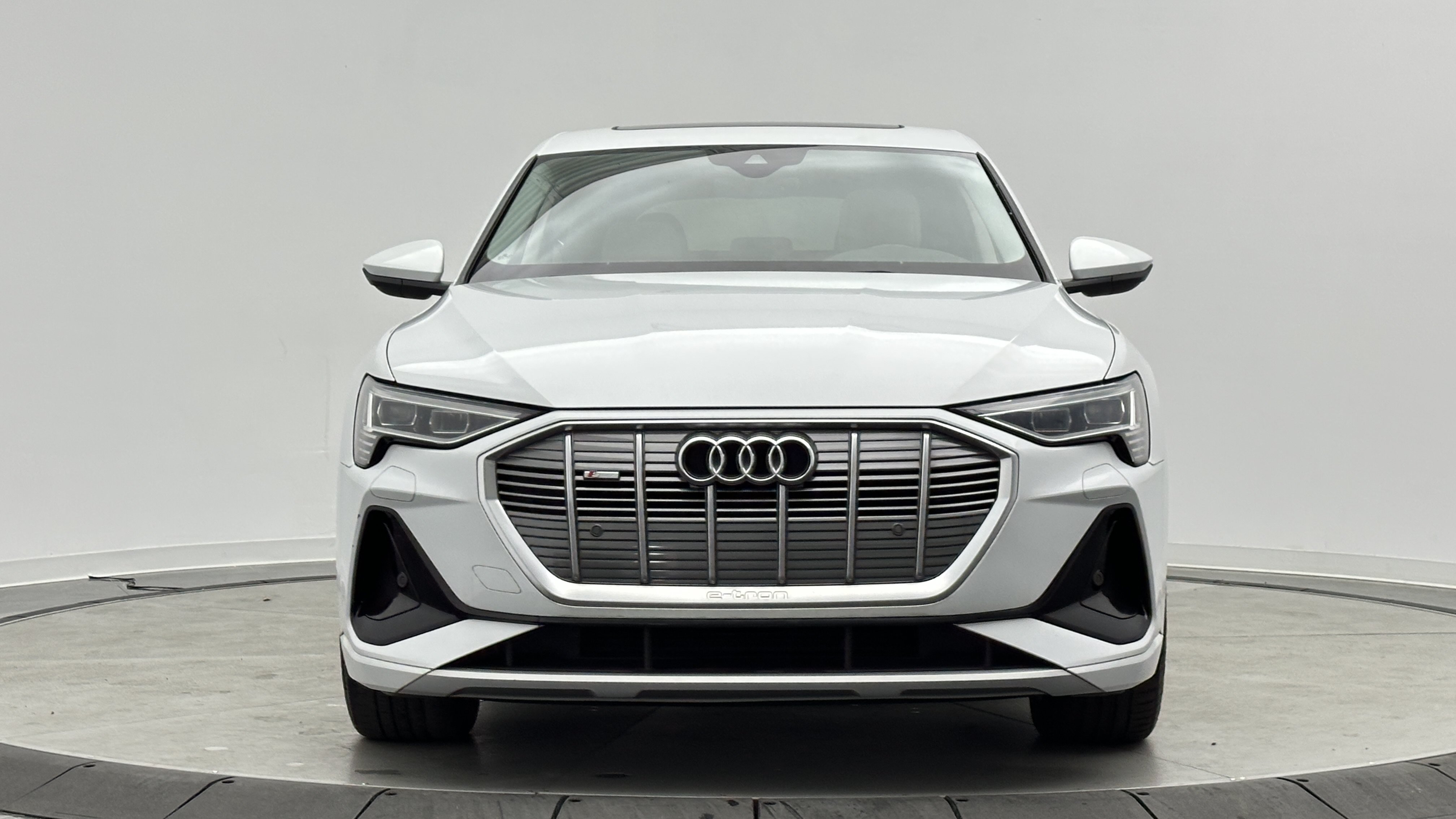 Used 2021 Audi e-tron Premium AWD/4WD image 2