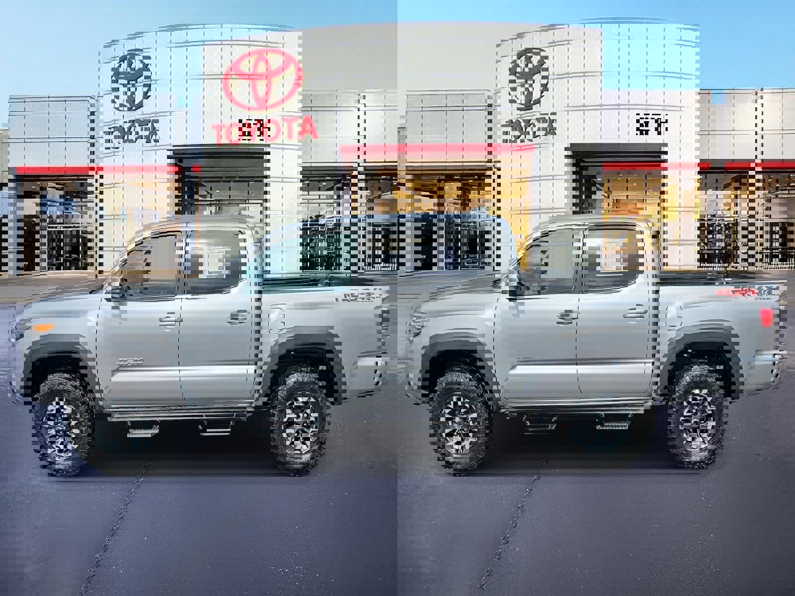 Used 2023 Toyota Tacoma TRD Off-Road image 8