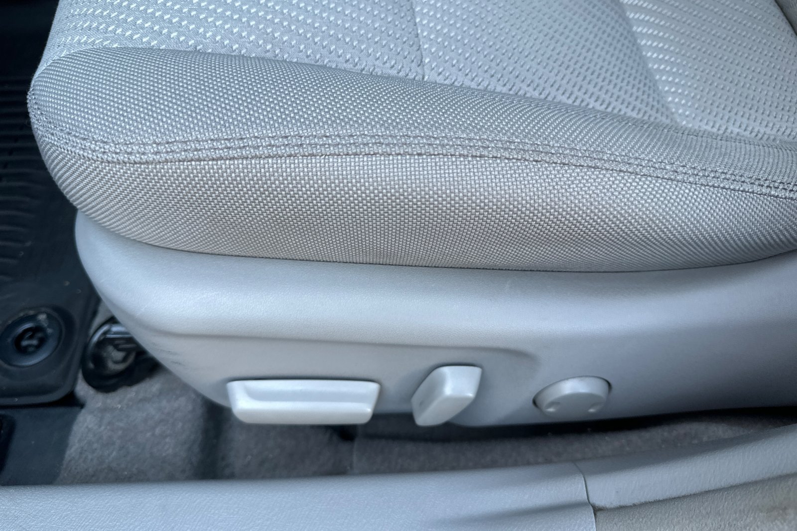 Used 2017 Toyota Camry LE FWD image 12