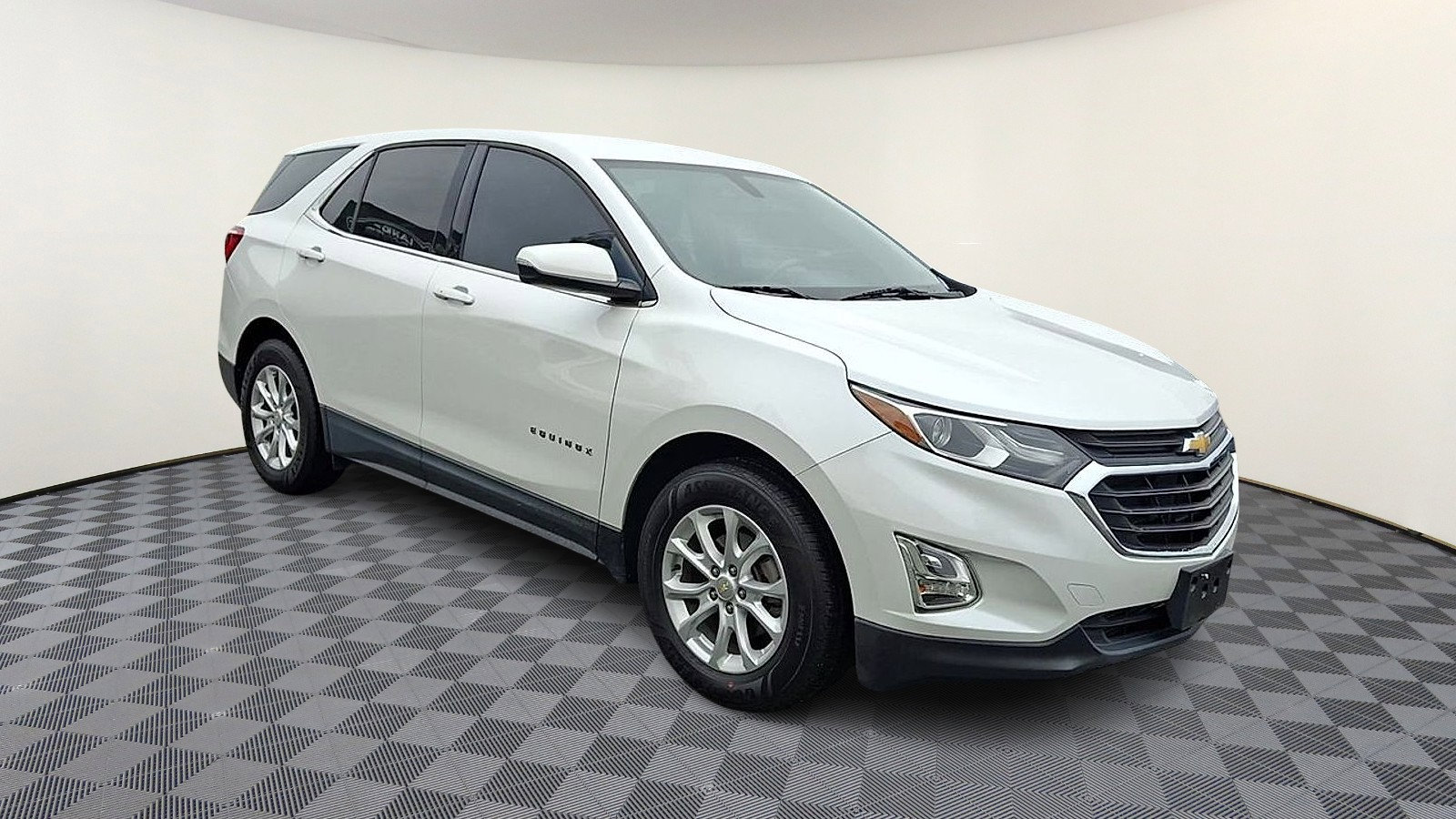Used 2019 Chevrolet Equinox LT image 2