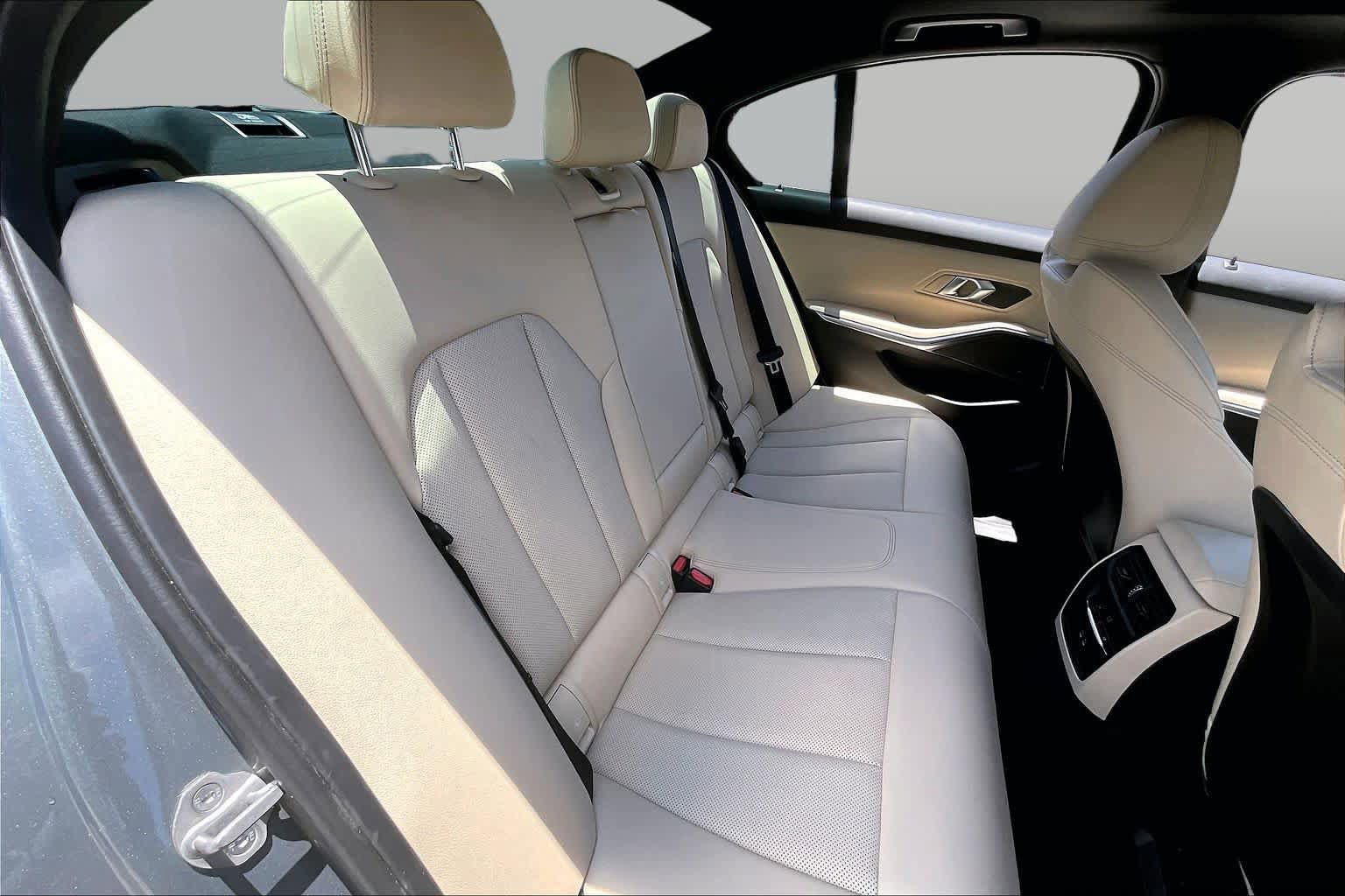 Used 2026 BMW 330i Sedan w/ Premium Package RWD image 19