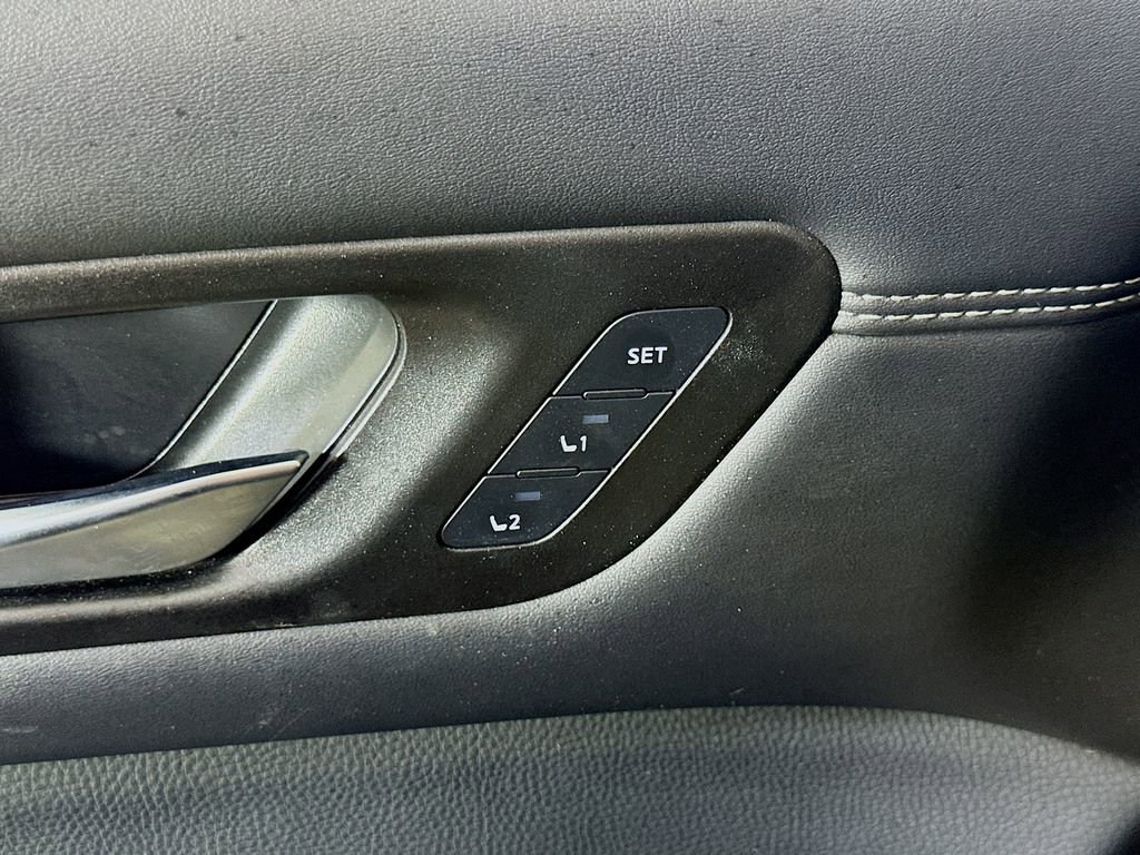 Used 2023 Nissan Pathfinder Platinum image 21