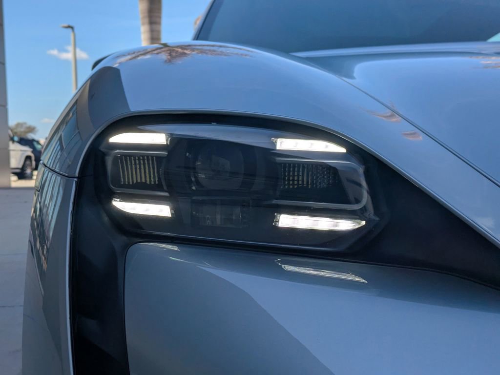 Used 2021 Porsche Taycan image 10