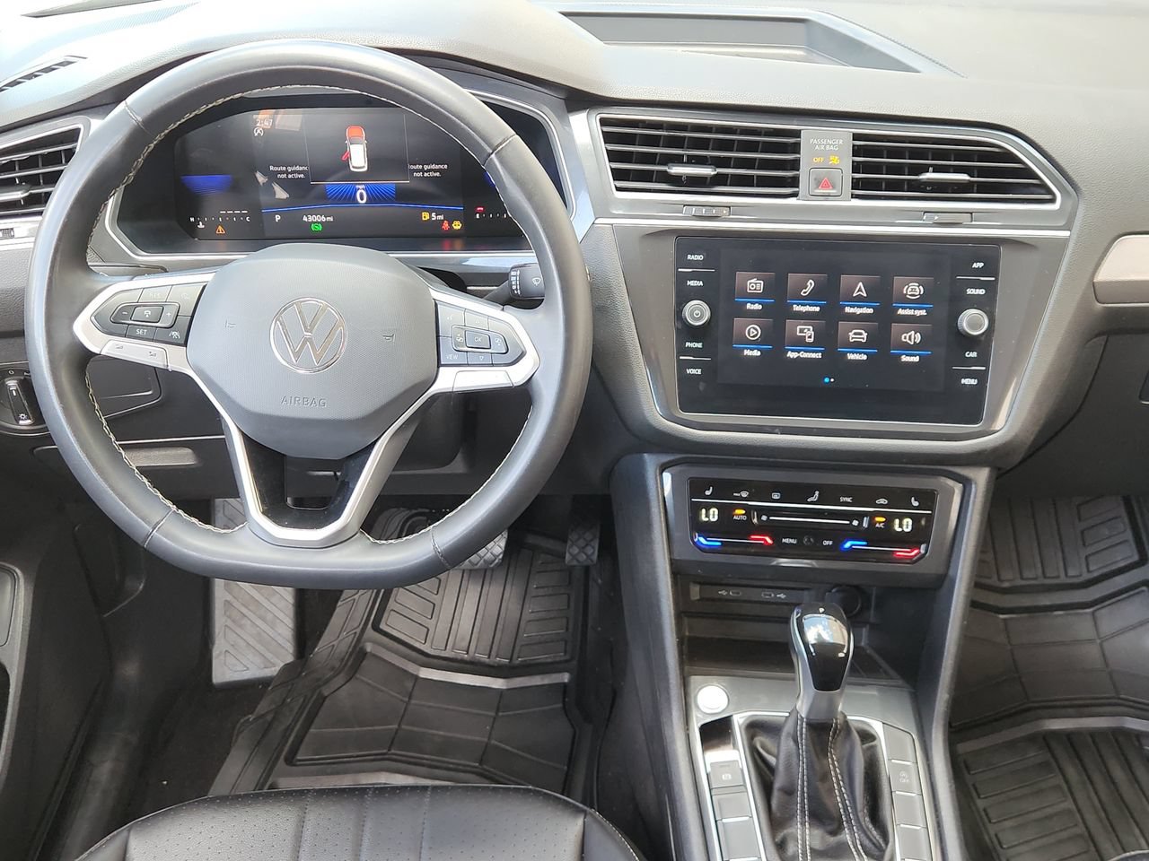 Used 2024 Volkswagen Tiguan SE FWD image 22