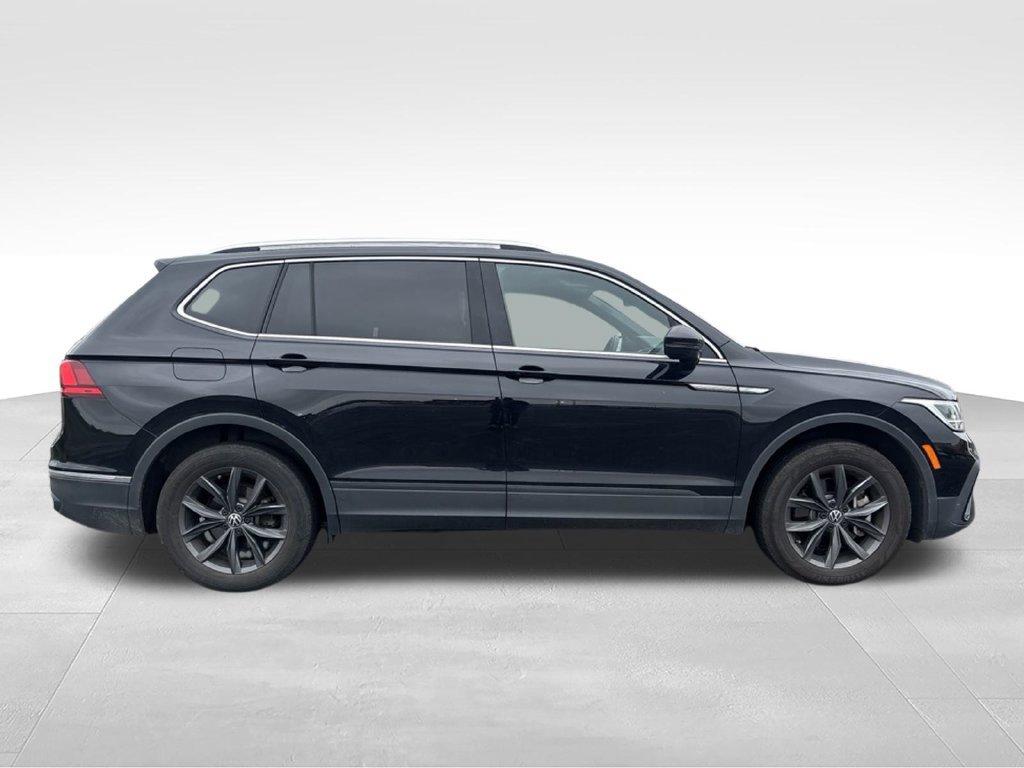 Used 2024 Volkswagen Tiguan SE w/ Panoramic Sunroof Package AWD/4WD image 4