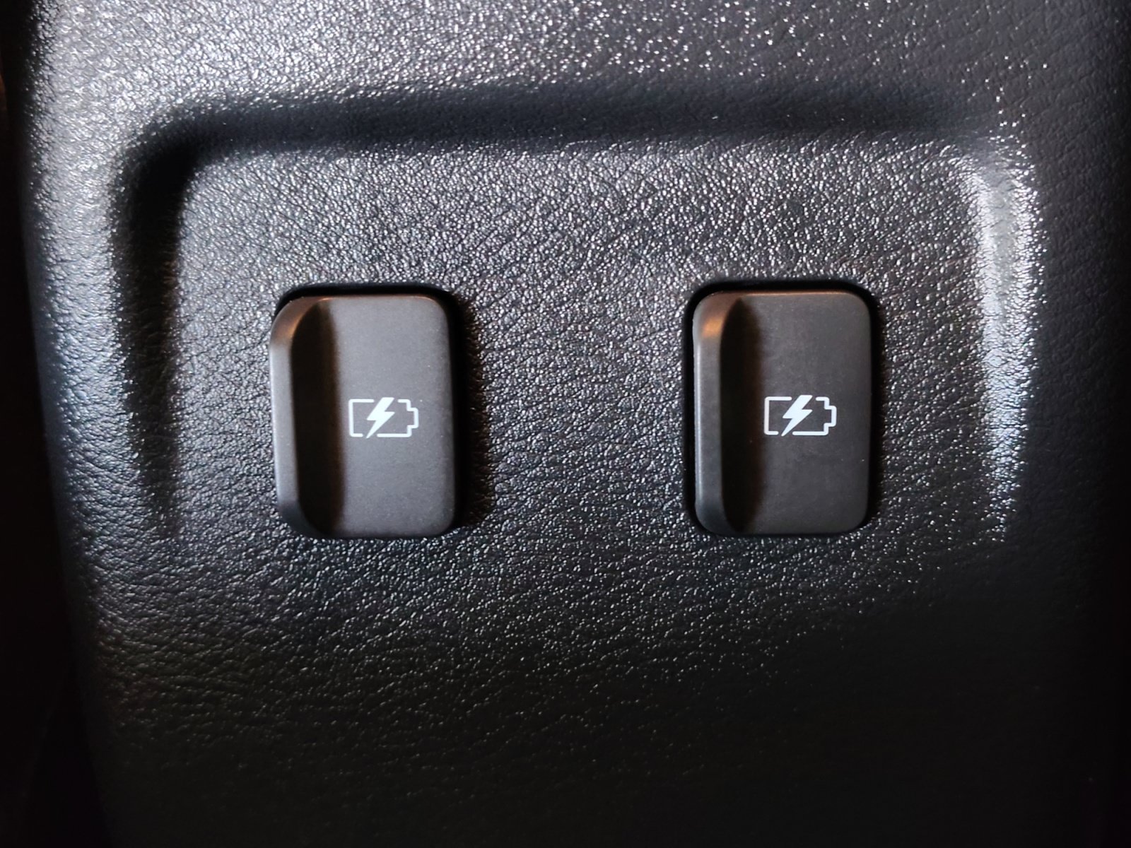 Certified 2023 Nissan Kicks SV FWD image 29