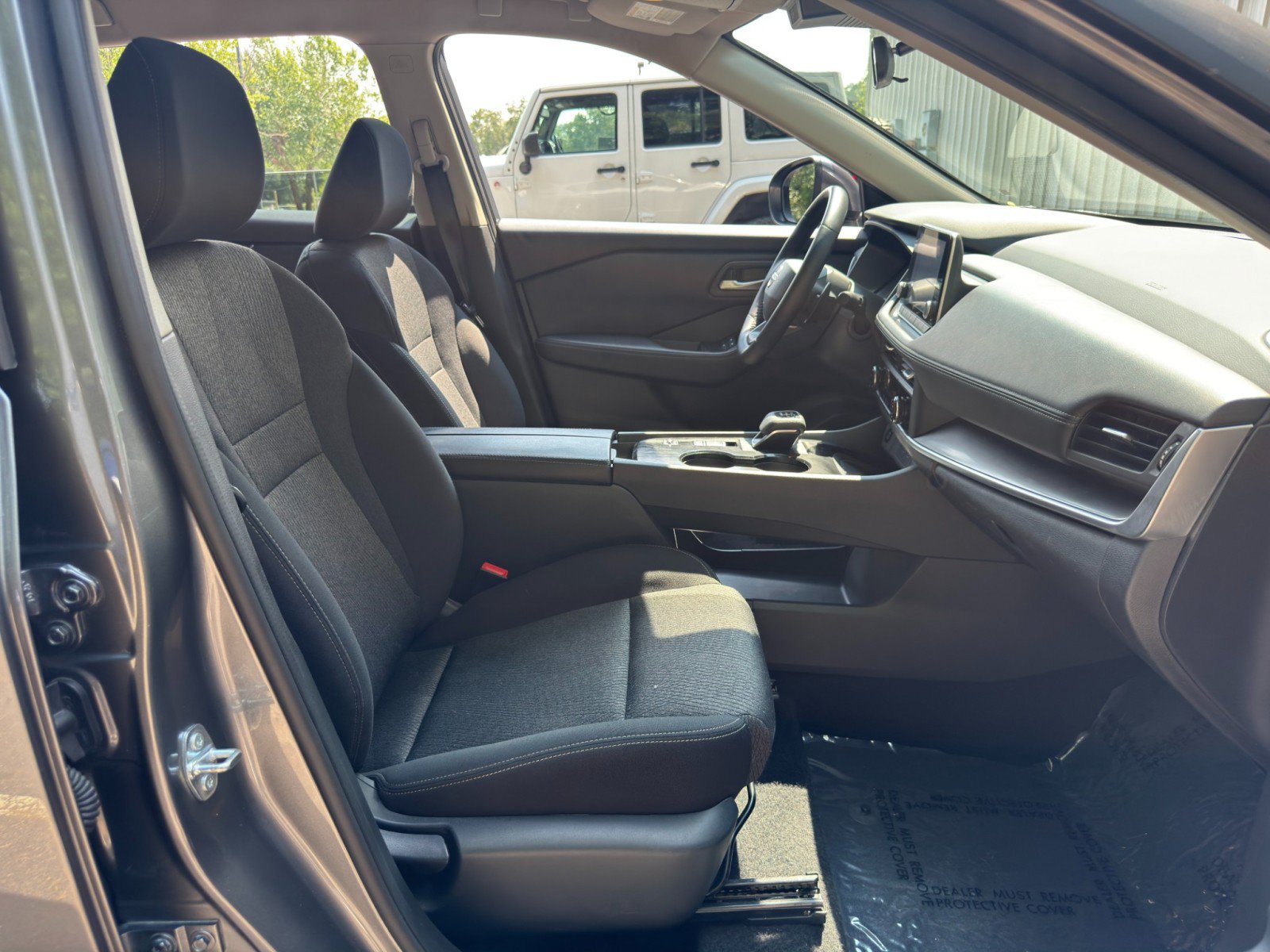 Used 2025 Nissan Rogue SV FWD image 14