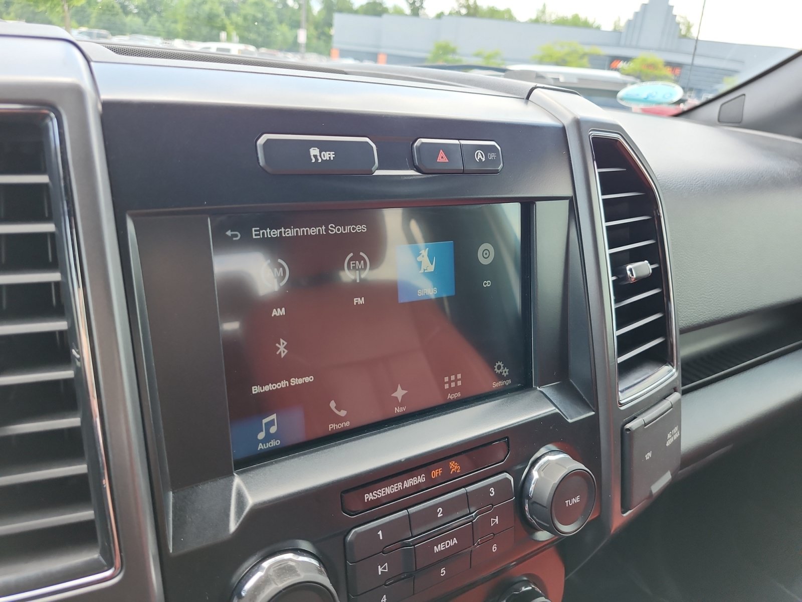 Used 2017 Ford F150 XLT w/ Equipment Group 302A Luxury AWD/4WD image 19