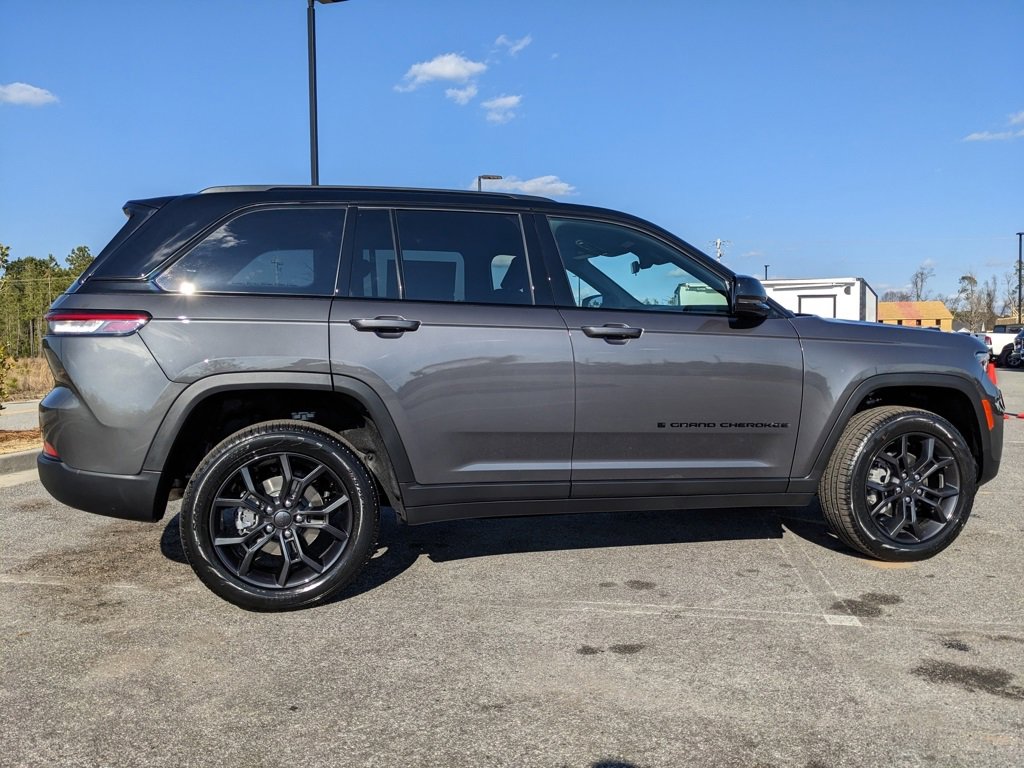 New 2025 Jeep Grand Cherokee Limited image 23