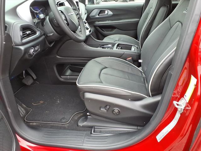 New 2026 Chrysler Pacifica Limited w/ S Appearance Package image 13