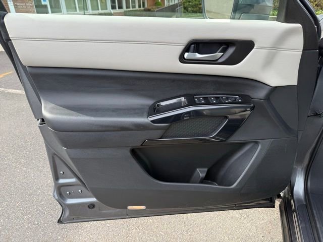 Used 2022 Nissan Pathfinder SV w/ SV Premium Package AWD/4WD image 26