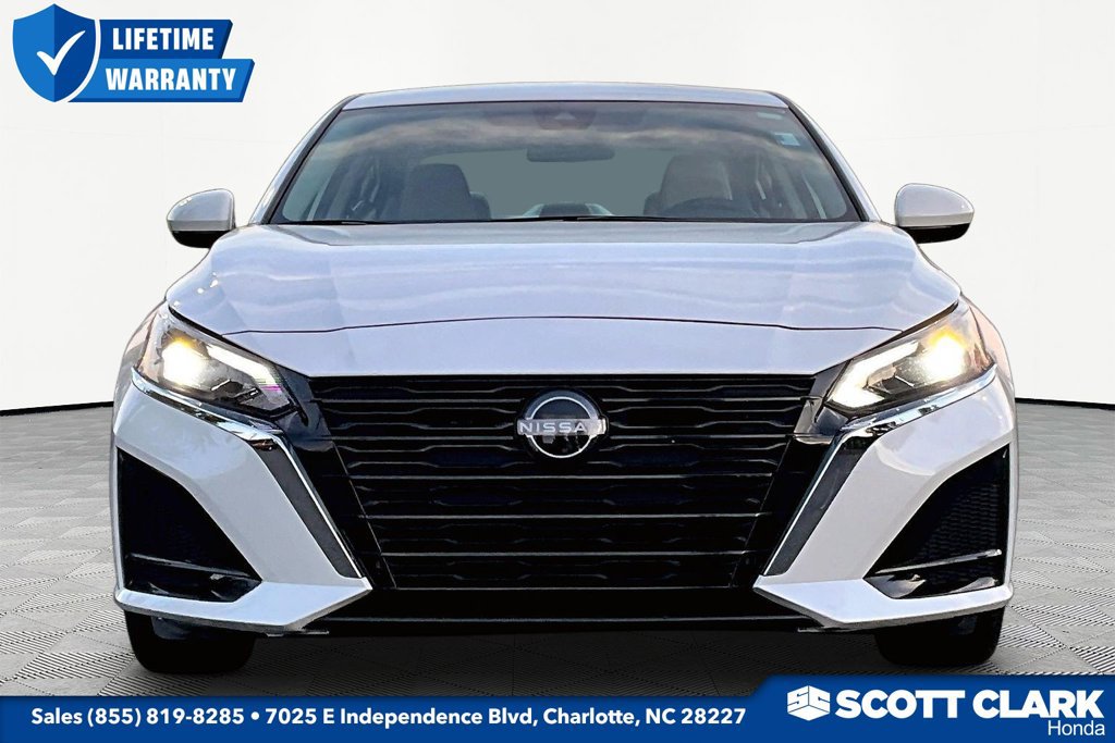 Used 2023 Nissan Altima 2.5 SV FWD image 2