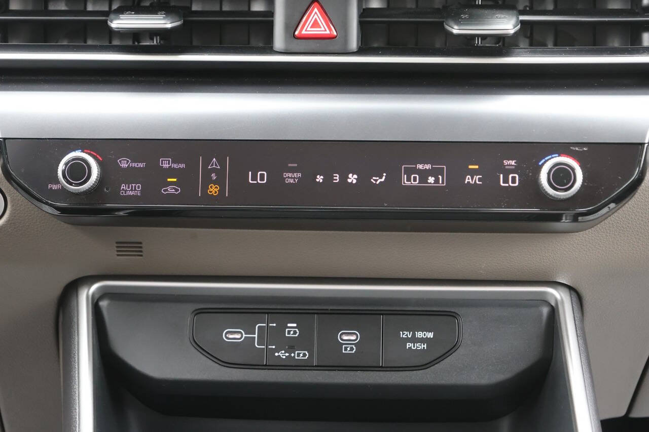 Used 2026 Kia Carnival LXS FWD image 22
