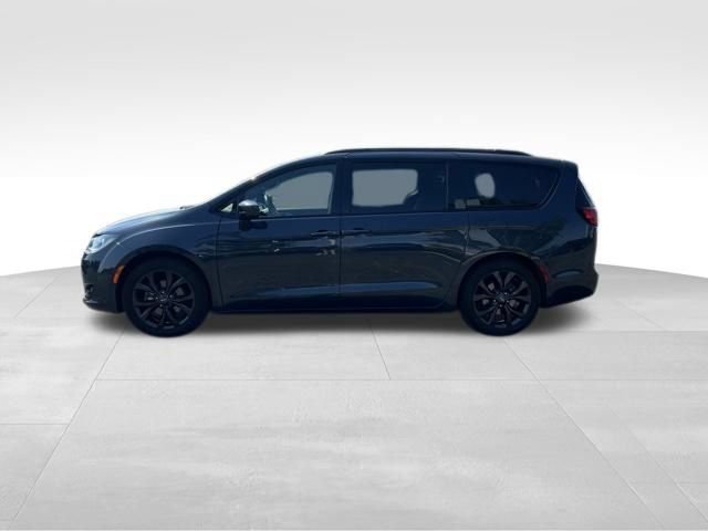 Used 2019 Chrysler Pacifica Touring Plus w/ S Appearance Package FWD image 4