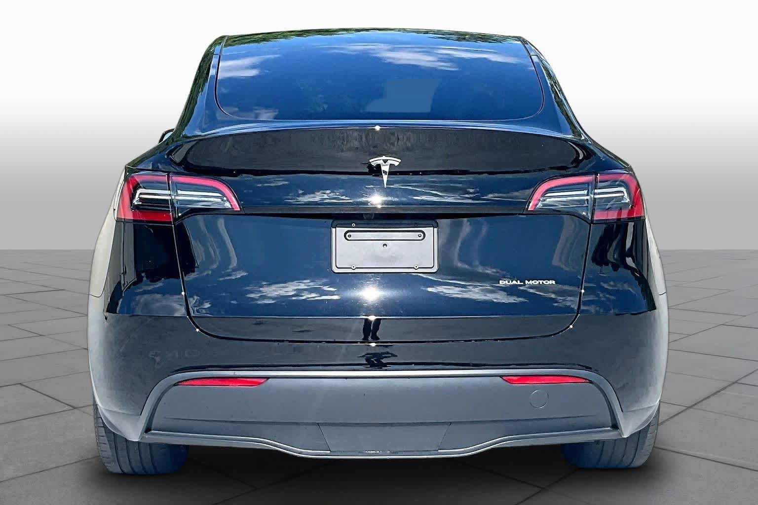 Used 2024 Tesla Model Y Long Range AWD/4WD image 4