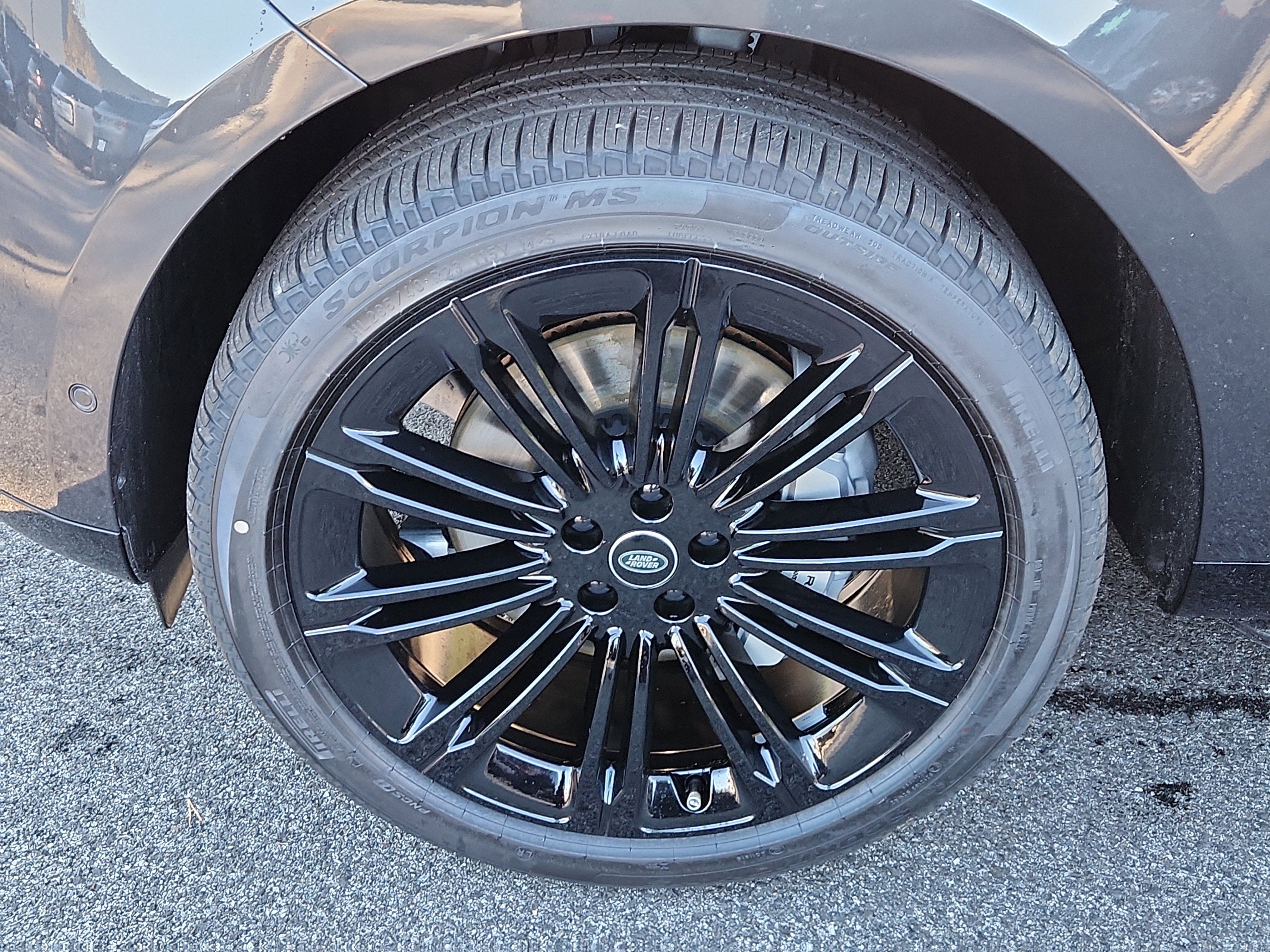 New 2025 Land Rover Range Rover Long Wheelbase SE image 9