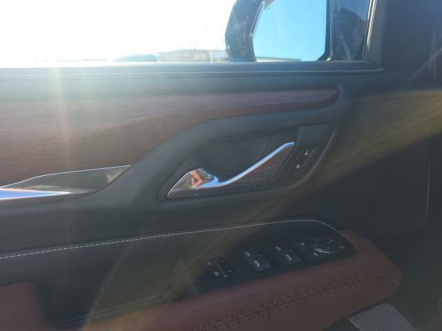 Used 2024 GMC Yukon XL Denali Ultimate image 13