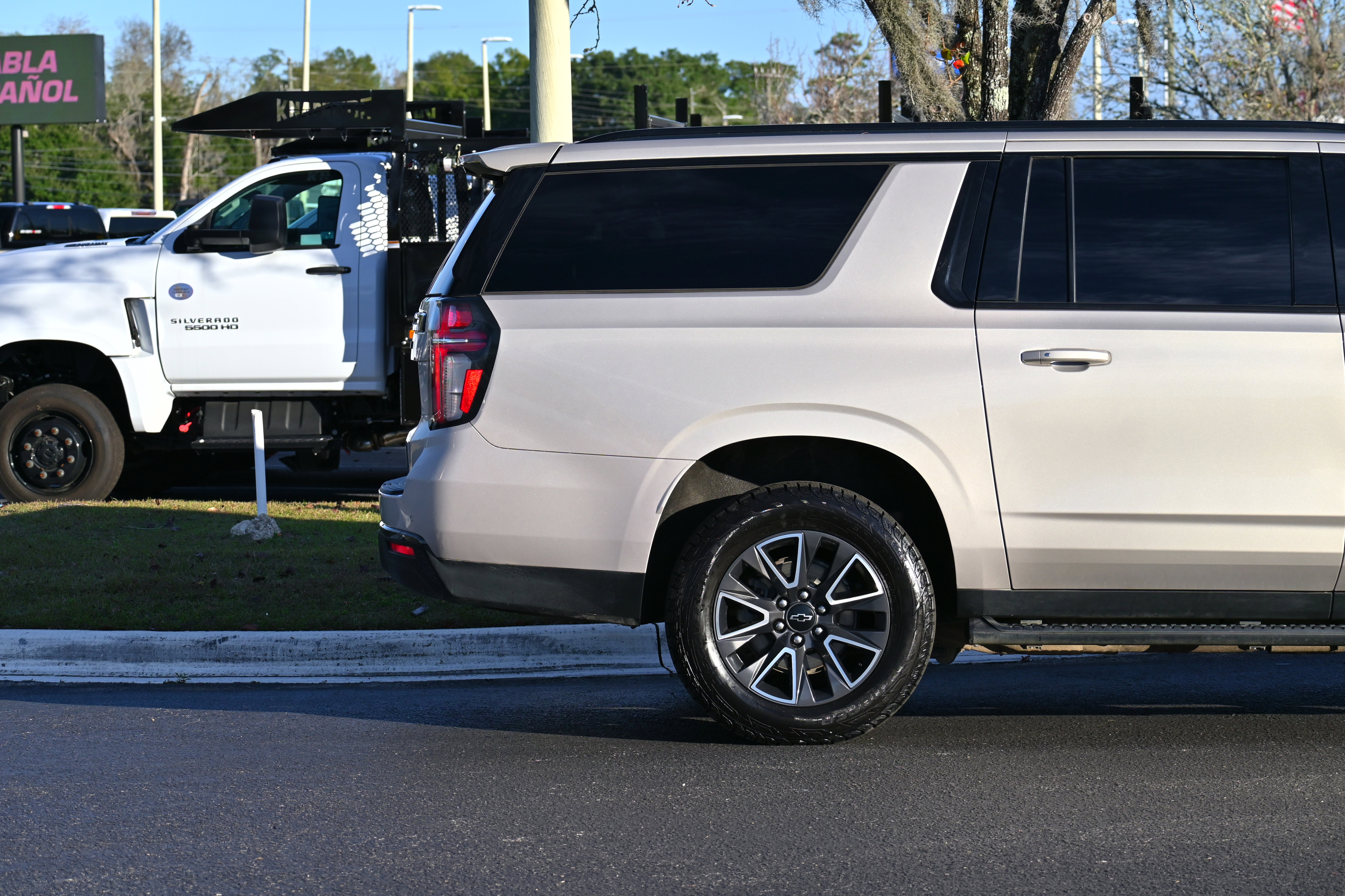 Used 2022 Chevrolet Suburban Z71 image 5