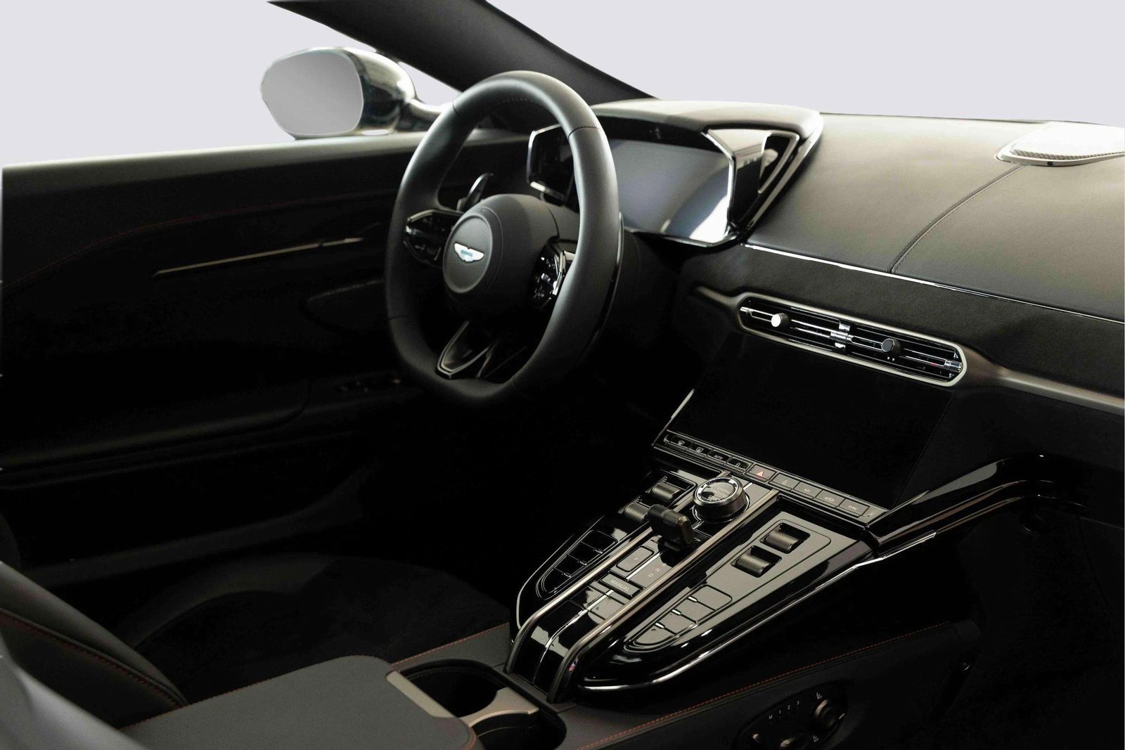 New 2025 Aston Martin V8 Vantage Coupe image 31