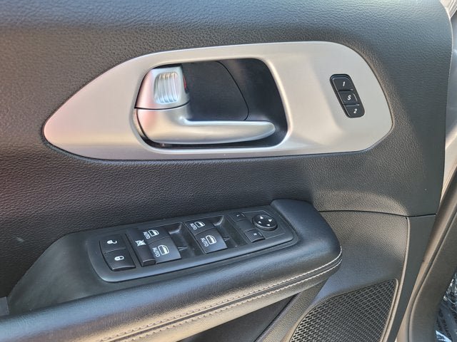 Used 2020 Chrysler Pacifica Touring-L Plus FWD image 25