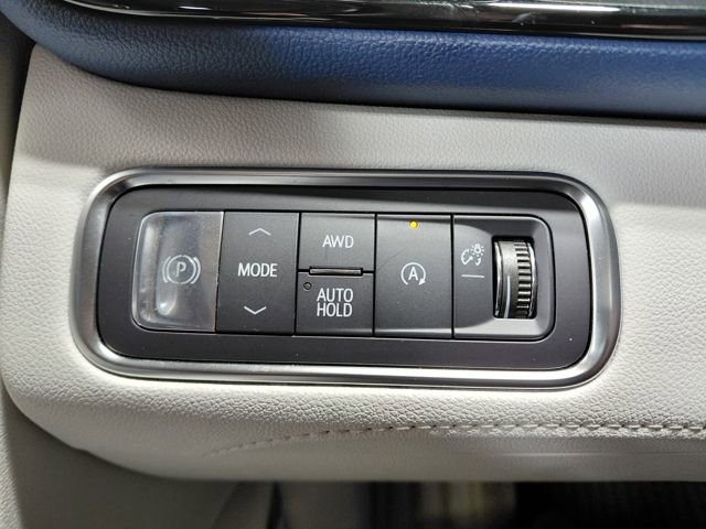 Used 2025 Buick Enclave Avenir w/ LPO, All-Weather Package image 46