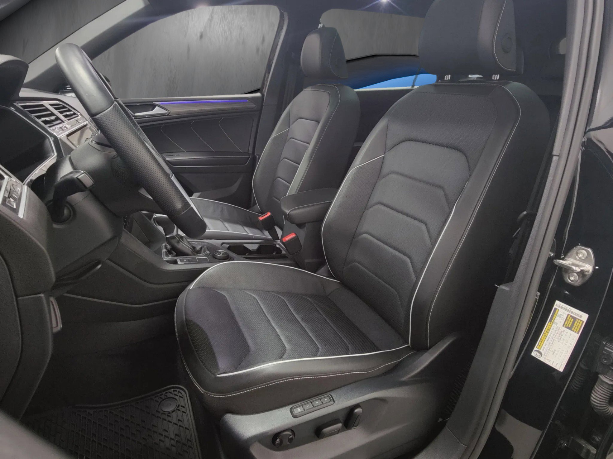 Used 2024 Volkswagen Tiguan SEL R-Line image 17