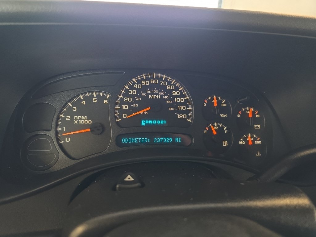 Used 2005 GMC Yukon XL SLT w/ SLT Preferred Equipment Group AWD/4WD image 11