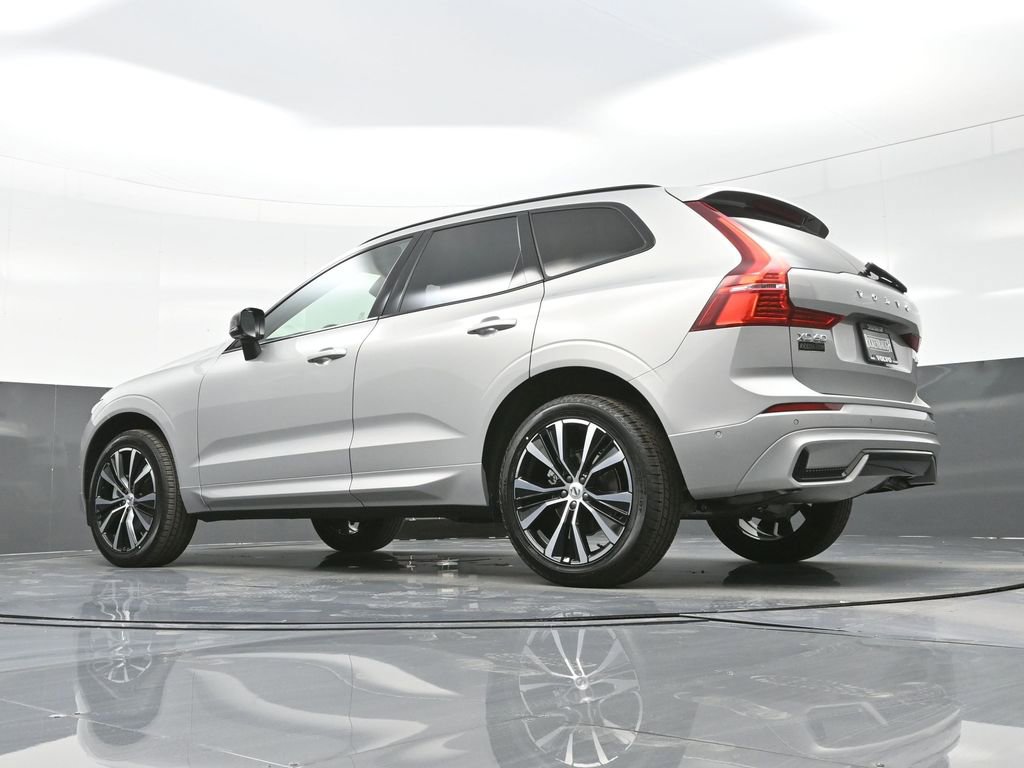Used 2025 Volvo XC60 B5 Plus w/ Climate Package image 25
