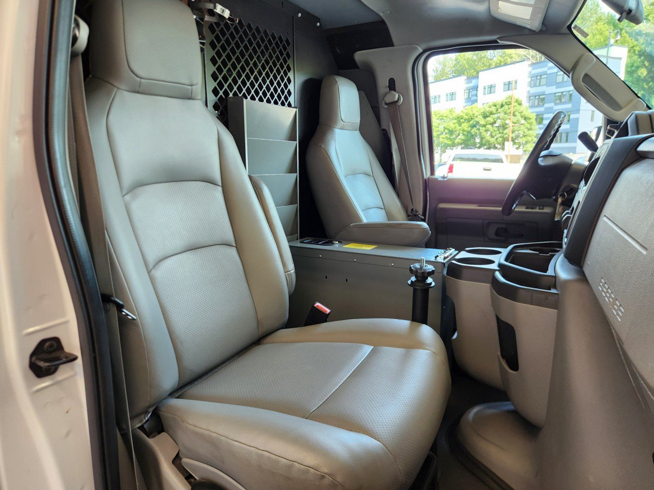 Used 2014 Ford E-350 and Econoline 350 Super Duty w/ Power Group RWD image 14