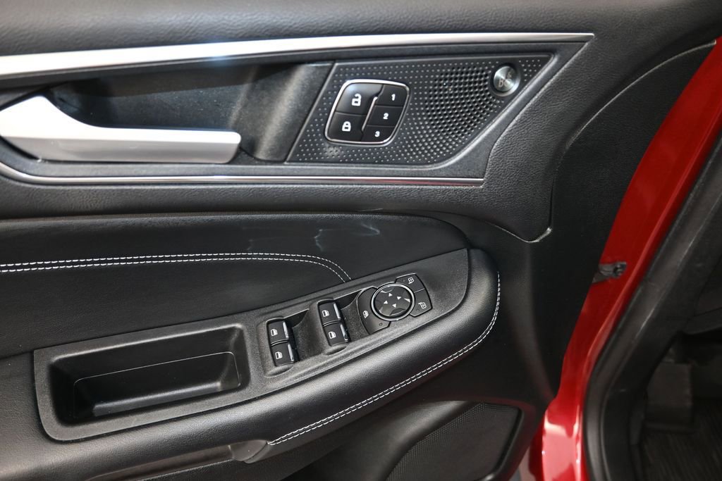 Certified 2022 Ford Edge Titanium AWD/4WD image 11