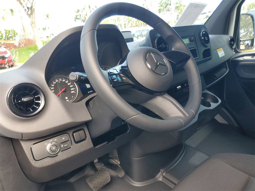 Used 2025 Mercedes-Benz Sprinter 2500 image 15