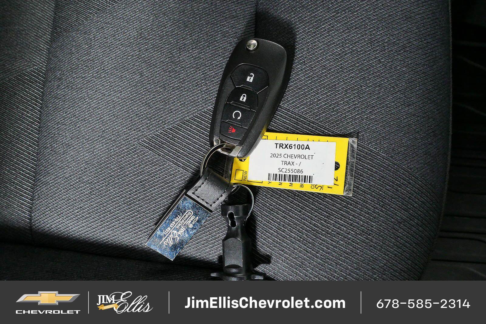 Certified 2025 Chevrolet Trax RS w/ Sunroof Package FWD image 23