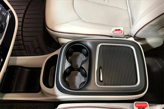 Used 2017 Chrysler Pacifica Limited w/ UConnect Theater Package image 33