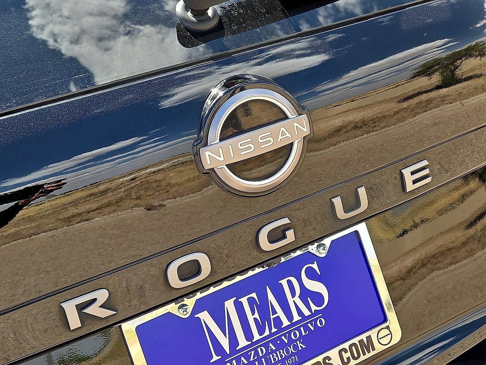 Used 2025 Nissan Rogue SV AWD/4WD image 11