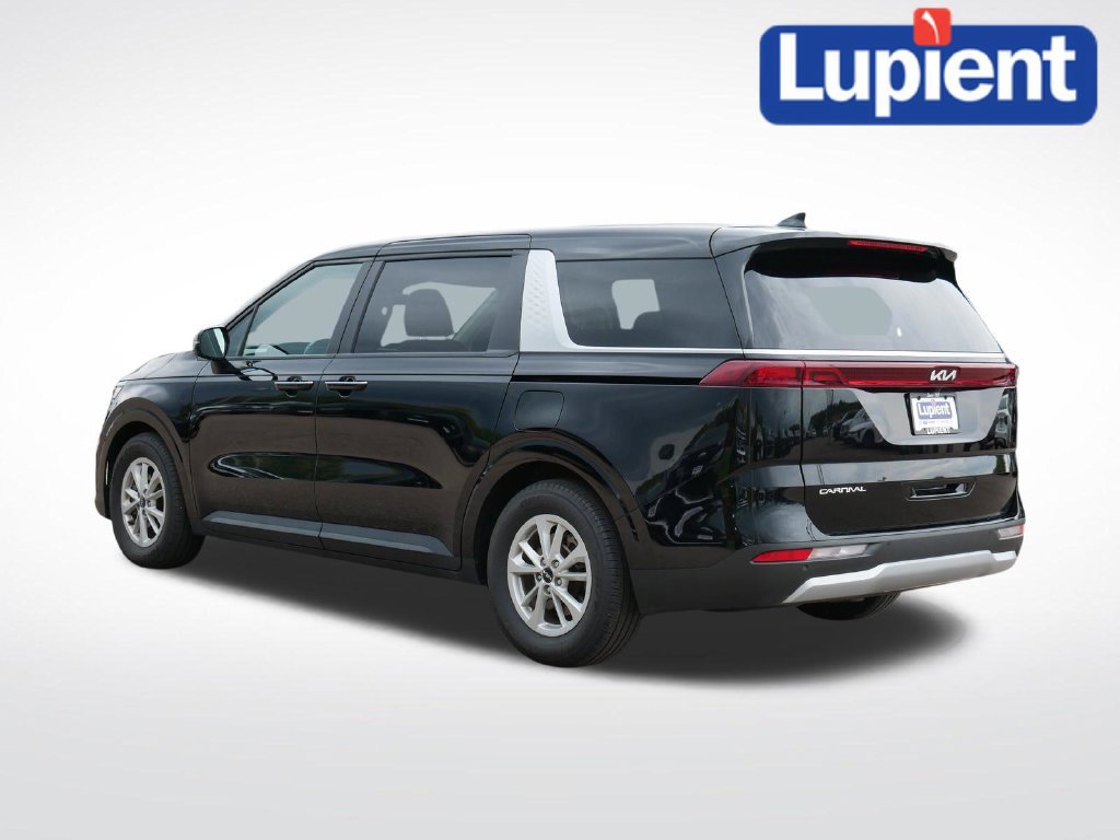 Used 2024 Kia Carnival LX FWD image 4