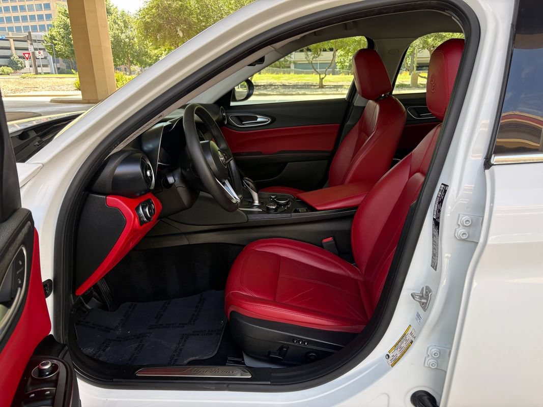 Used 2018 Alfa Romeo Giulia AWD image 18