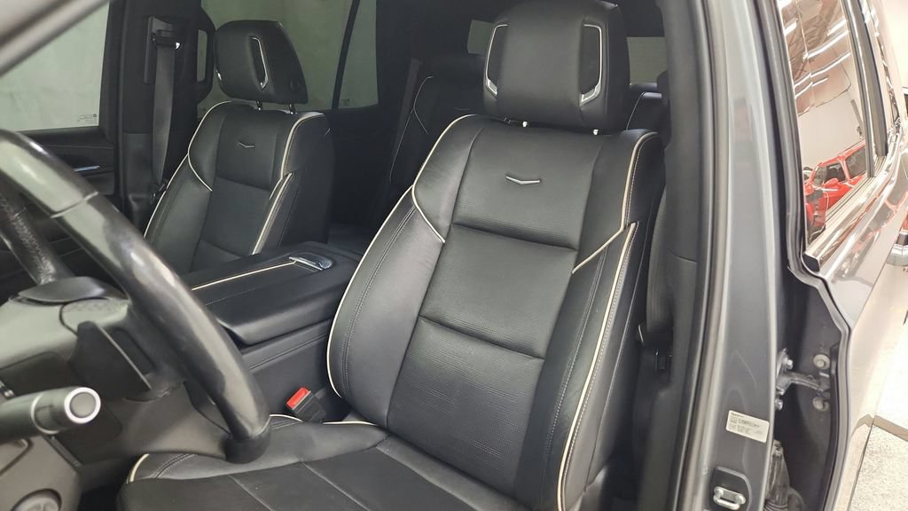 Used 2021 Cadillac Escalade Sport w/ LPO, ONYX Package AWD/4WD image 25
