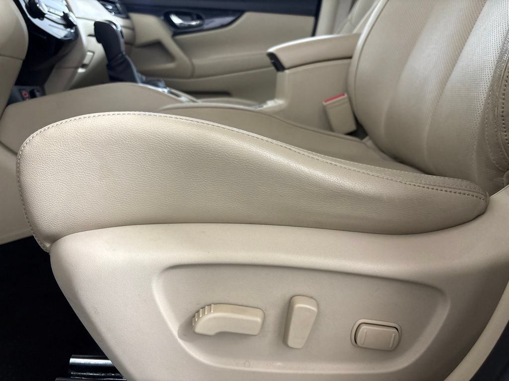 Used 2017 Nissan Rogue SL FWD image 25
