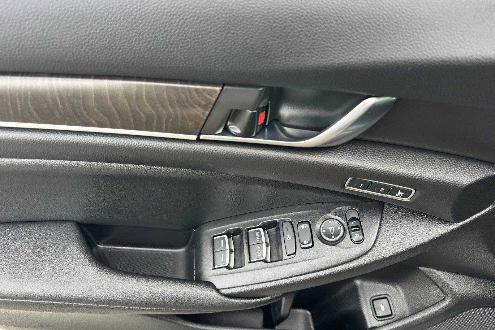 Used 2021 Honda Accord EX-L image 8