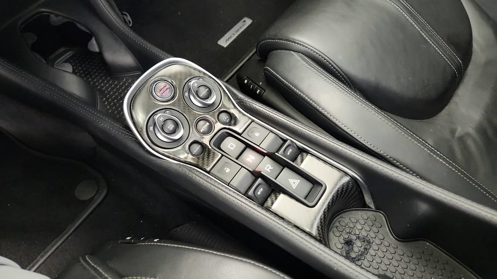 Used 2017 McLaren 570S RWD image 39