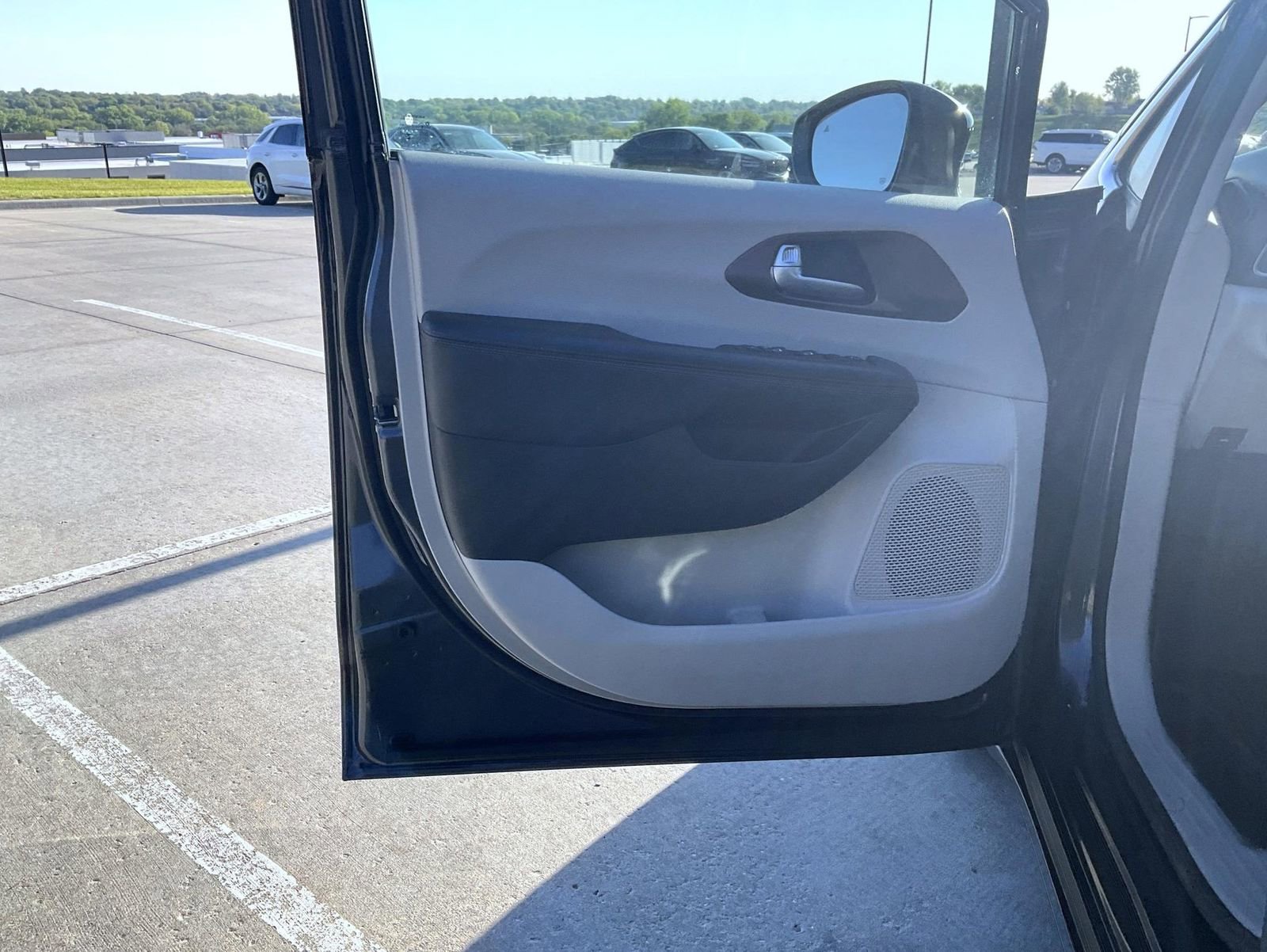 Used 2018 Chrysler Pacifica Touring-L Plus FWD image 10