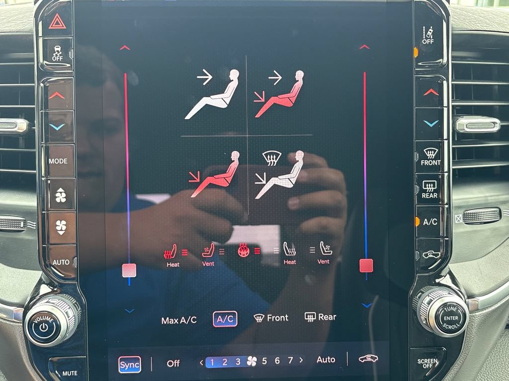 New 2026 RAM 2500 Laramie AWD/4WD image 27