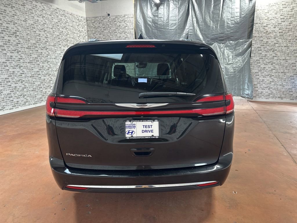 Used 2022 Chrysler Pacifica Touring-L image 6