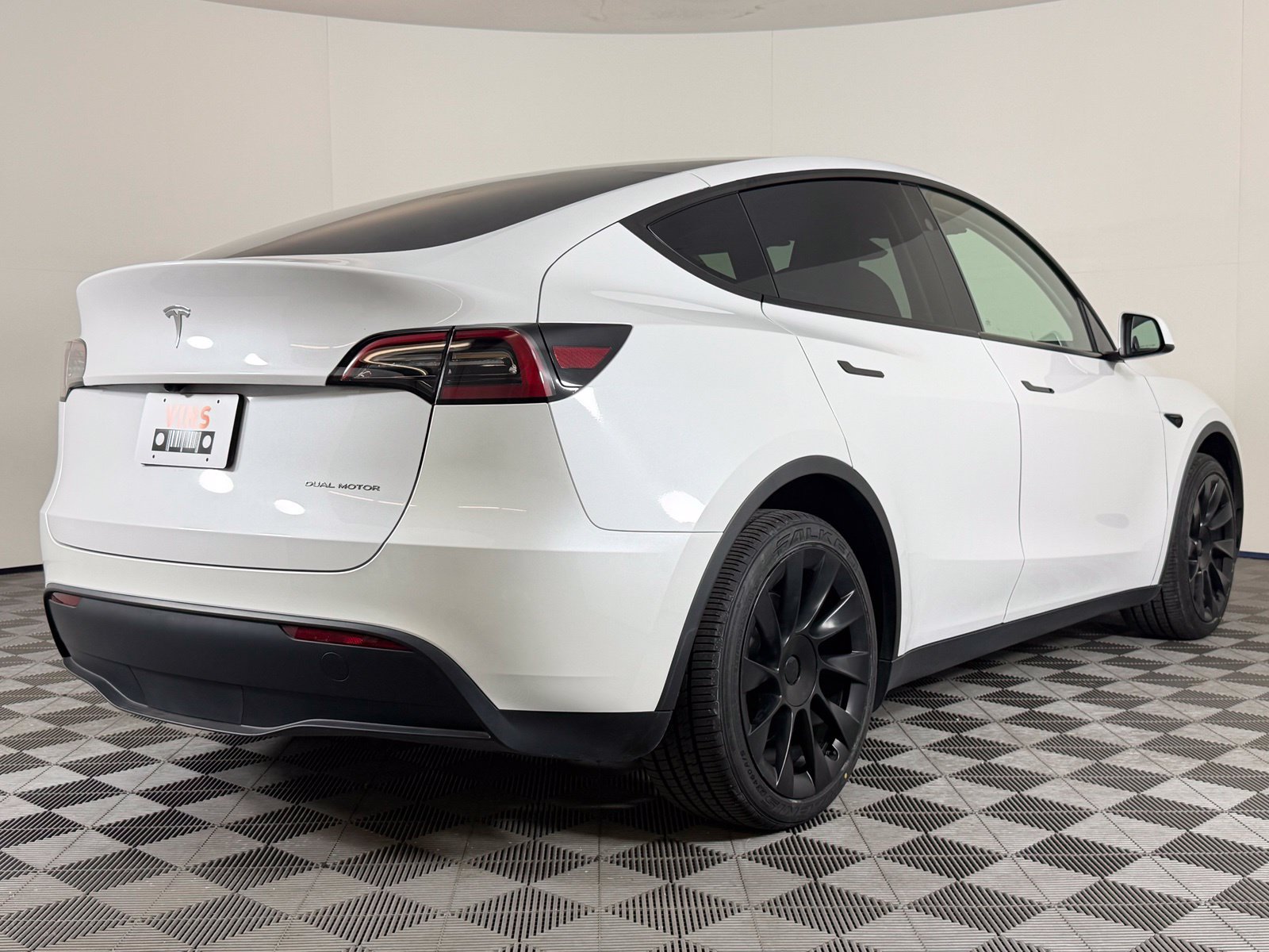 Used 2024 Tesla Model Y Long Range AWD/4WD image 9