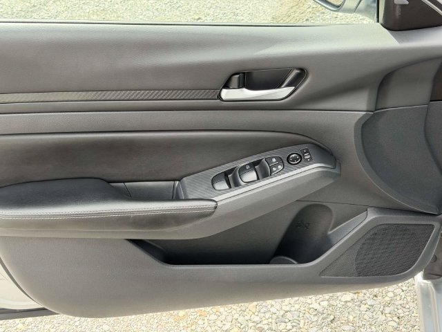 Used 2024 Nissan Altima 2.5 SV FWD image 15