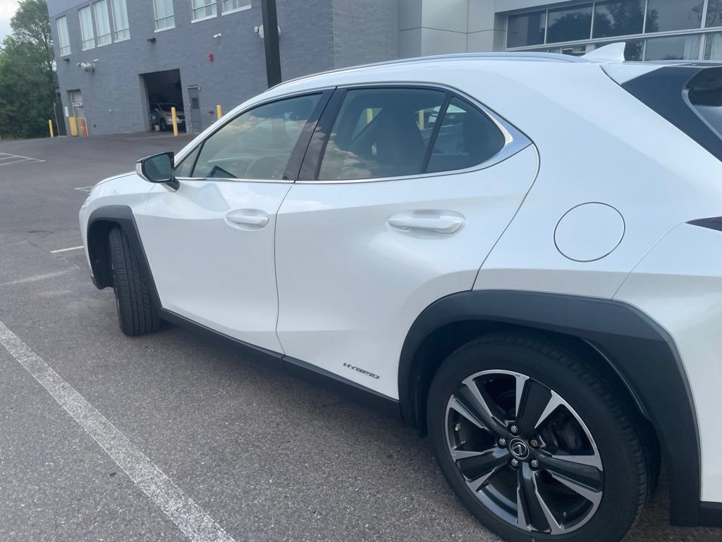 Used 2019 Lexus UX 250h w/ Premium Package AWD/4WD image 18