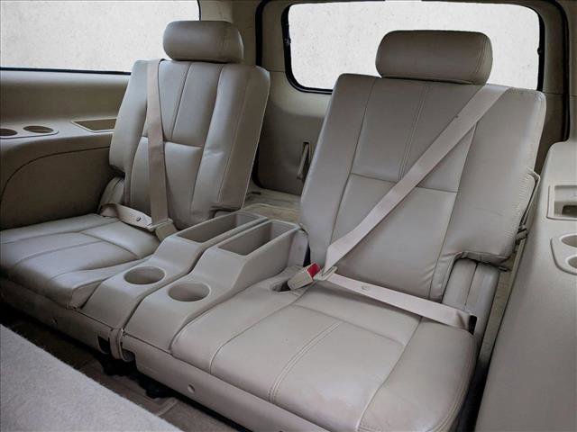 Used 2008 Chevrolet Suburban LT image 18