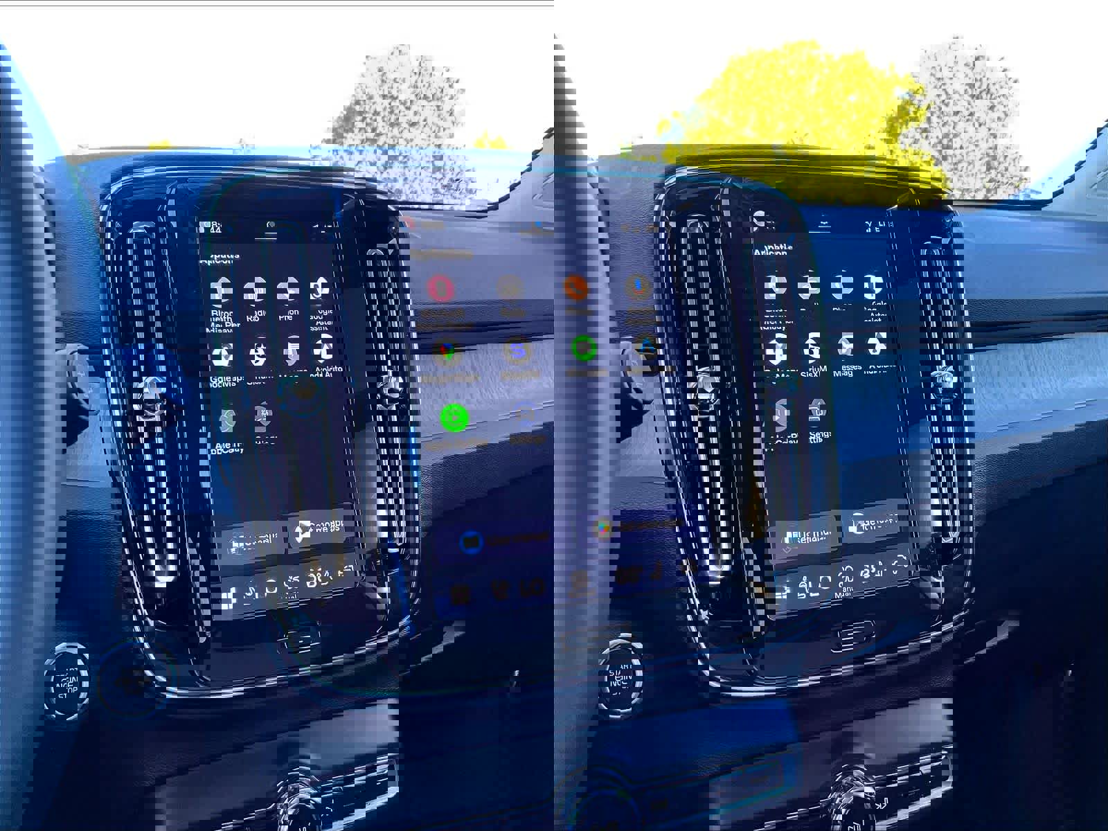 Used 2025 Volvo XC40 B5 Plus image 34