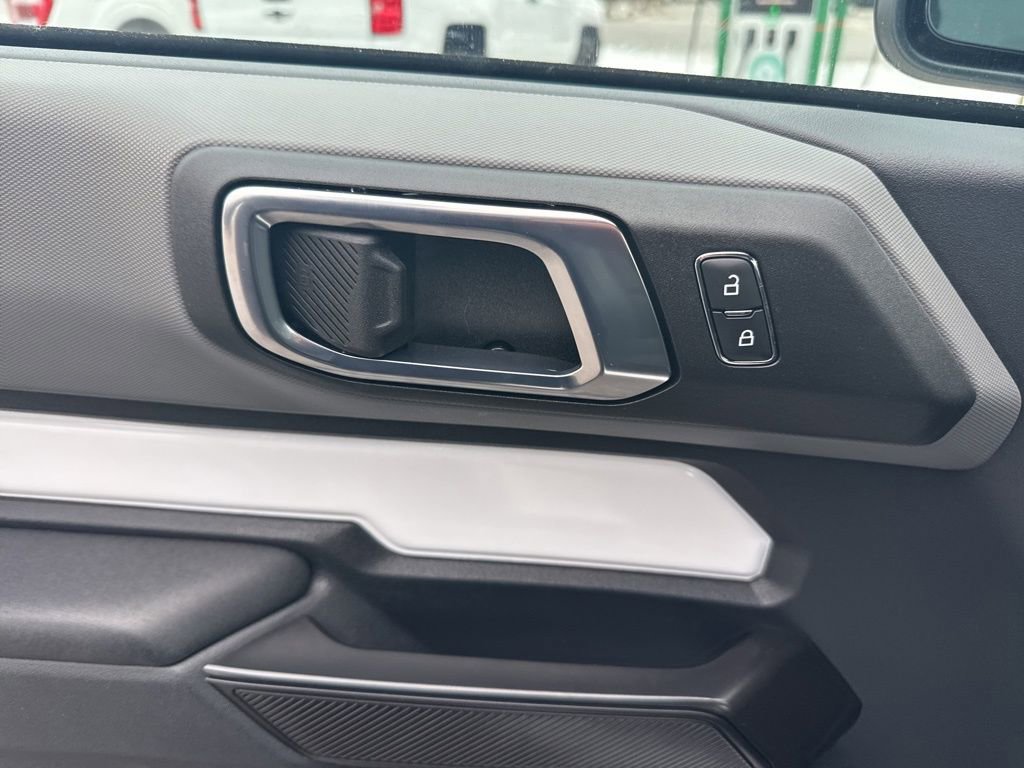 Used 2024 Ford Bronco Black Diamond image 16