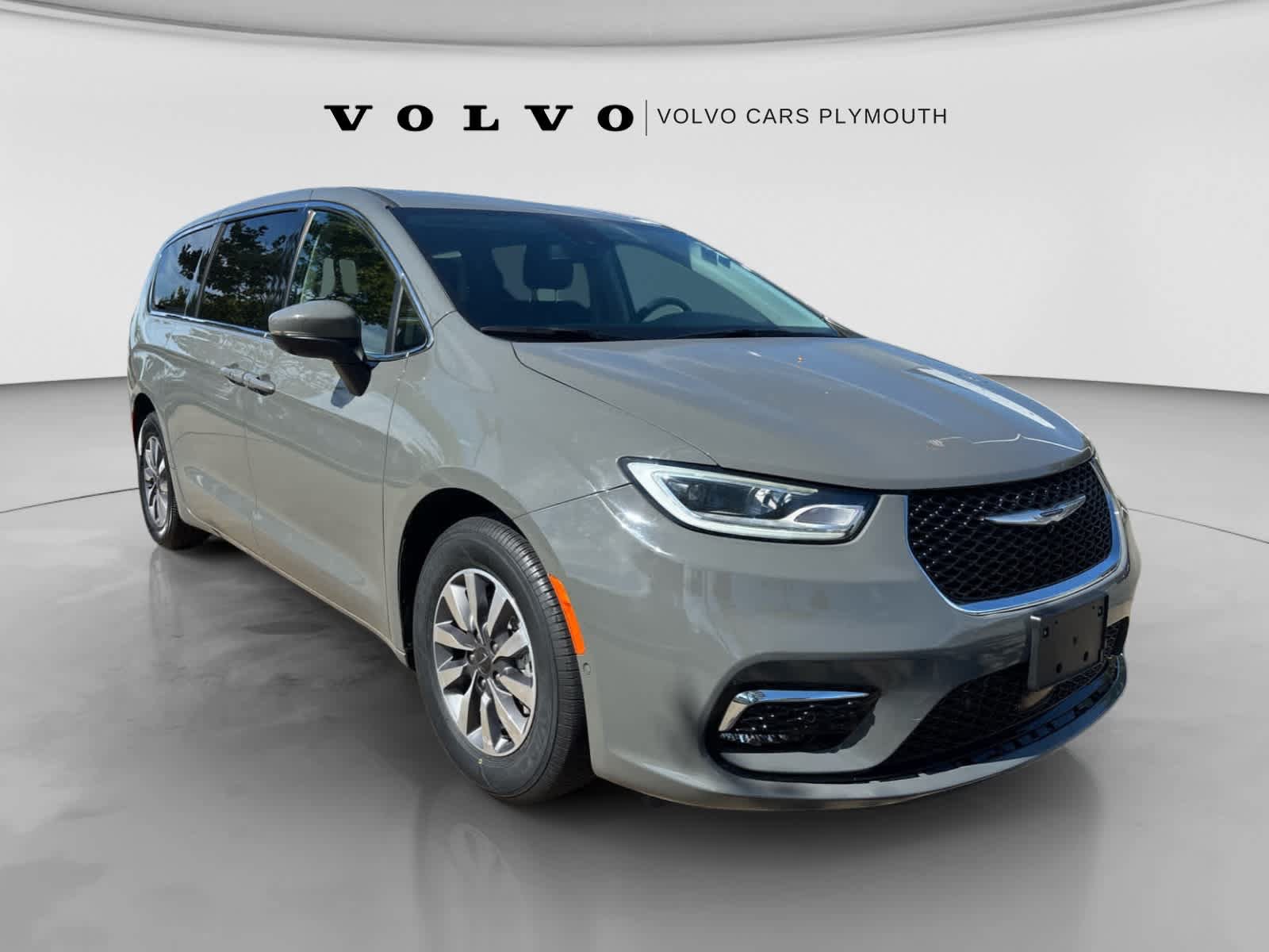 Used 2023 Chrysler Pacifica Touring-L